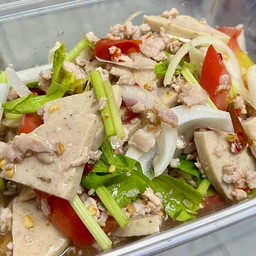 ยำหมูยอ      (ใส่หมูยอ+หมูสับ)