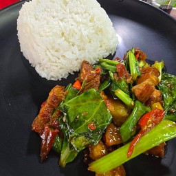 คะน้าหมูกรอบ