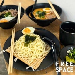 ฟรี สเปซ ราเมน ไอศกรีม ชัยนาท