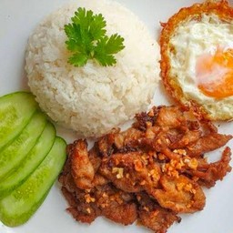 มะกรูดทอดกระเทียมไข่ดาว