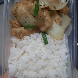 ปลาผัดพริกไทยดำ