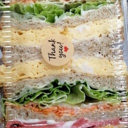 แซนวิชเกาหลีโบโลน่าไข่นุ่มผัก