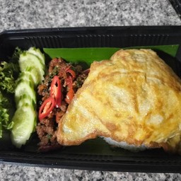 ข้าวกระเพราหมูสับไข่เจียว