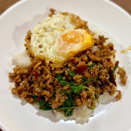 กะเพรา ราดข้าว