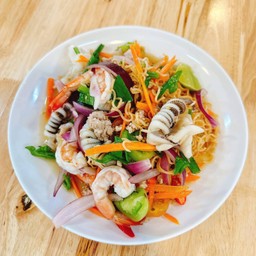 ยำมาม่าทะเลหมูสับ