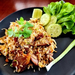 ข้าวผัดหมูแดง