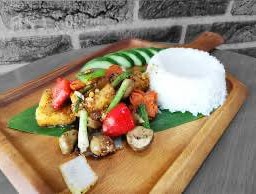 หมูผัดพริกไทยดำข้าวราด