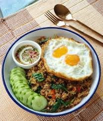 หมูสับผัดกระเพรา คลุกข้าว