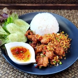 ข้าวหมูกรอบคั่วพริกเกลือ