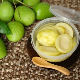 มะม่วงเบาลอยแก้ว