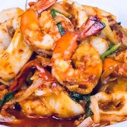 ข้าวไข่ข้นโชคดี กะเพรา พริกเผาคั่วเกลือ