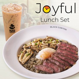 ชุดข้าวผัดทรัฟเฟิลเนื้อริบอายย่างไข่ออนเซ็น + เครื่องดื่ม
