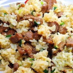 ข้าวผัดเนื้อ