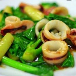 ข้าวคะน้าหมึก