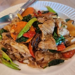 ราดหน้าอร่อย ปั๊ม ปตท.บายพาสแม่สาย