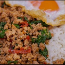 กะเพราหน้าล้นคุณแม่