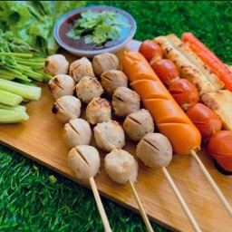 คุณนาย หมูปิ้ง ลูกชิ้นปิ้ง