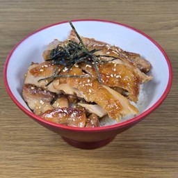 ข้าวหน้าไก่ย่าง ยากินิกุ