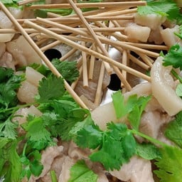 หมูนึ่งเสียบไม้ น้ำจิ้มจัดจ้าน แซ่บสุด