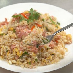 ข้าวผัดแหนม แถมรัก