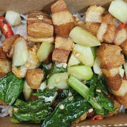 คะน้าหมูกรอบ