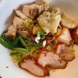 บะหมี่จับกัง ข้าวหมูแดง หมูกรอบ สนามบินน้ำ บะหมี่จับกัง สนามบินน้ำ
