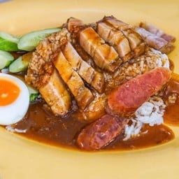 ข้าวหมูกรอบกุนเชียงไข่ต้ม