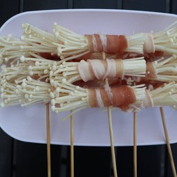 สามชั้นพันเห็ดเข็มทอง