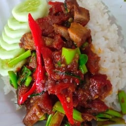 ข้าวพริกแกงหมูกรอบ