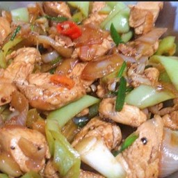 ข้าวไก่ผัดพริก