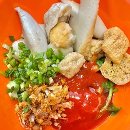 ก๋วยเตี๋ยวเย็นตาโฟลูกชิ้นปลาโคตรเครื่อง