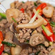 หมูผัดเห็ดน้ำมันหอย(กับข้าว)
