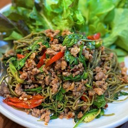 บะหมี่อัลมอนเคลผัดกระเพรา