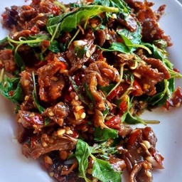 กระเพราเนื้อแดดเดียวทอด(ราดข้าว)