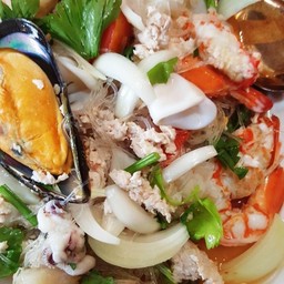 ยำวุ้นเส้นทะเล