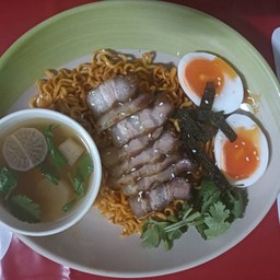 บะหมี่หมูย่างเกาหลีเผ็ดไข่ตูม
