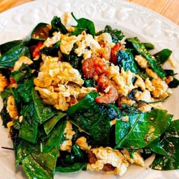 ใบเหลียงผัดไข่