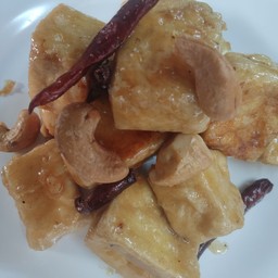 เต้าหู้ทอดซอสมะขาม Fried Tofu with Tamarind Sauce