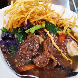 ราดหน้าเนื้อตุ๋น