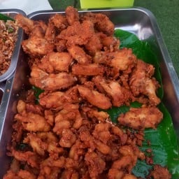หมูทอดข้าวเหนียวปังปิ้ง