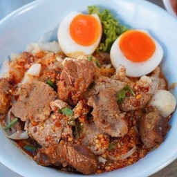 ก๋วยเตี๋ยวต้มยำหมูตุ๋น ไข่ต้ม(พิเศษ)
