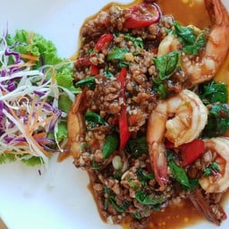 กระเพราหมูสับกุ้ง เป็นกับ