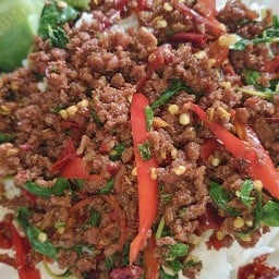 ครัวกระเพราเนื้อพริกแห้ง หินเหล็กไฟ หนองขอน