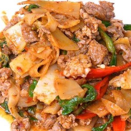 ผัดพริกแกงเนื้อหน่อไม้ดอง (ราดข้าว)