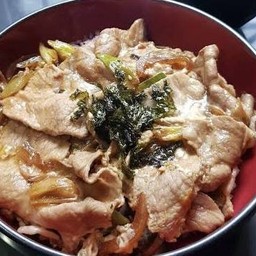 ข้าวหน้าหมูสไลด์ญี่ปุ่น