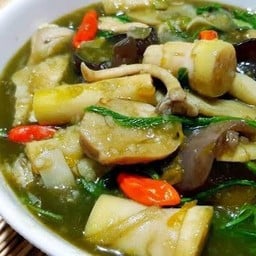 แกงหน่อใส่กระดูกหมู