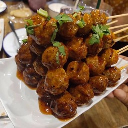 ลูกชิ้นเนื้อปิ้ง นำ้จิ้มเด็ดเว่อร์