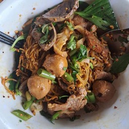 ก๋วยเตี๋ยวแห้งเนื้อชามใหญ่