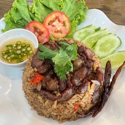 ข้าวผัดน้ำพริกนรกเนื้อแดดเดียว