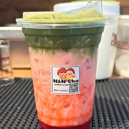 สตอเบอรี่มัจฉะ